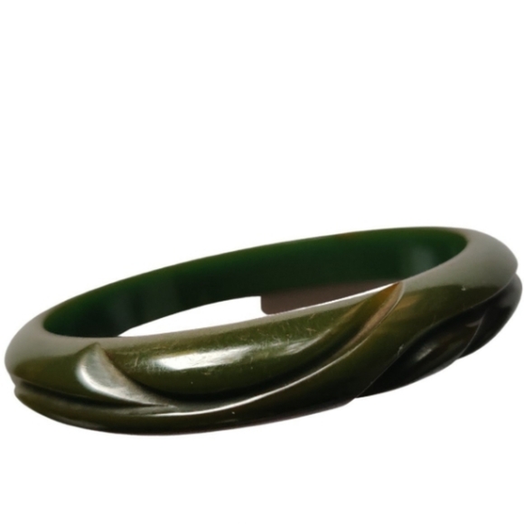 Vintage Green Spinach Carved Bakelite Bracelet - Picture 5 of 8